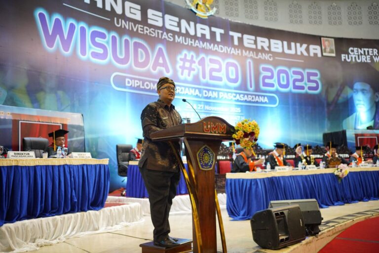 Kadis PUPR Batu sekaligus Alumnus UMM Beri Motivasi ke Wisudawan