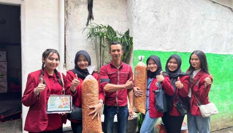 Mahasiswa FH UMM Sosialisasi SPP-IRT Pada Pelaku Usaha Pangan Rumahan