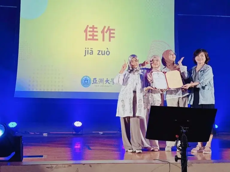 Mahasiswa Kelas Internasional Psikologi UMM Sabet Penghargaan di Taiwan