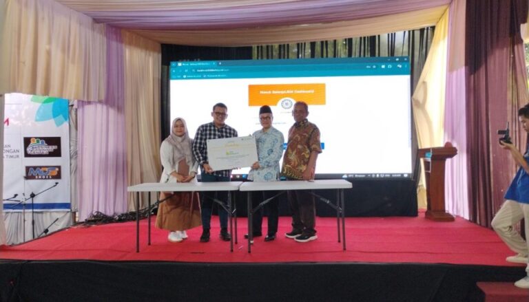 Melalui Pembuatan E-Commerce, Dosen Prodi Ekonomi Pembangunan UMM Akselerasi Digital Pada UMKM Mitra LP UMKM PWM Jatim