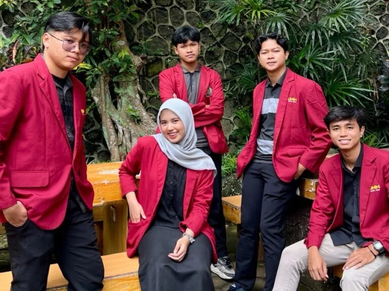 Structura Karya Mahasiswa UMM: Platform Market Place Khsusus Material Konstruksi