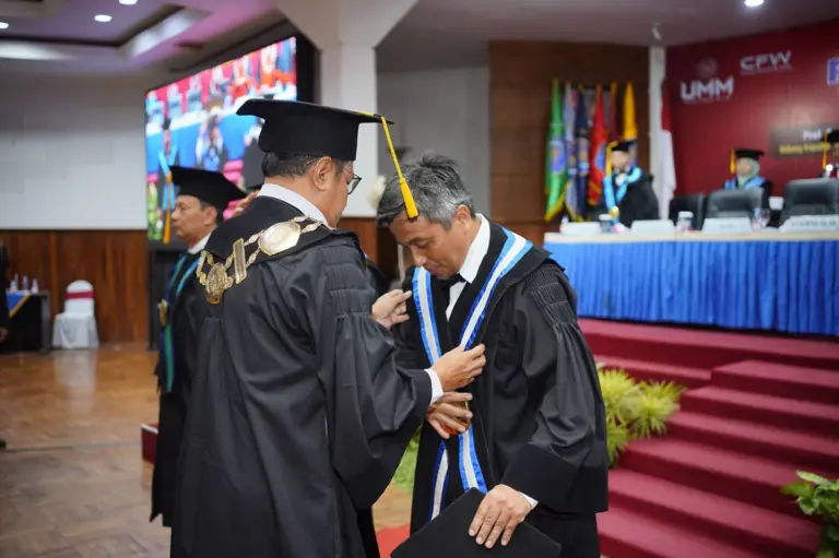 UMM Kukuhkan Tiga Guru Besar, Perkuat Daya Saing Pendidikan dan Riset