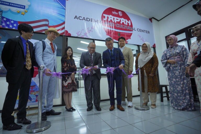 UMM dan Shimonoseki City University Bentuk Japan Corner