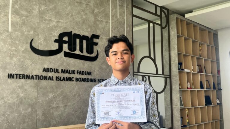 Cetak Generasi Berwawasan Global, Santri PPI AMF Raih Best Paper di Ajang MUN 2025