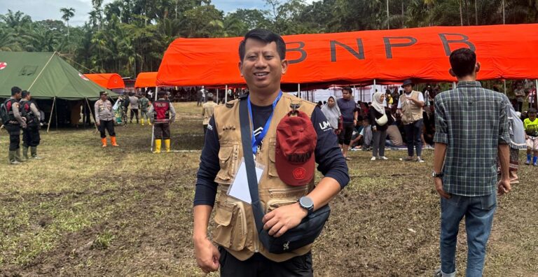 Sebulan di Zona Bencana: Kiprah Indra Ferry, Dosen UMM Mengabdi di Sumatera Barat