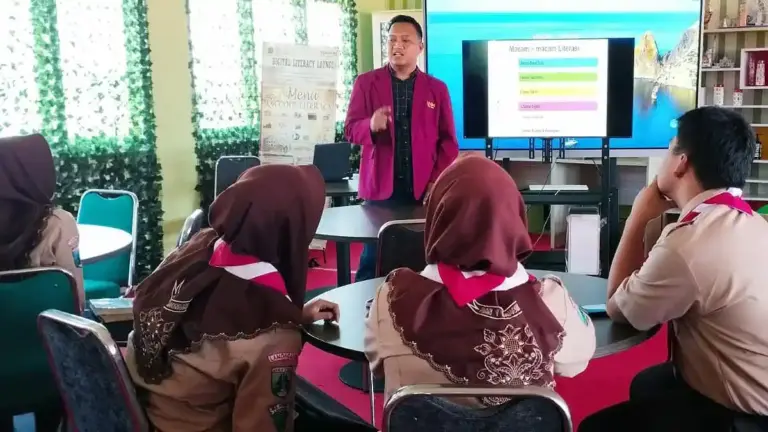 UMM Gelar Pelatihan Menulis Esai Berbasis AI di MAN 1 Lamongan, Dorong Penguatan Literasi Pelajar