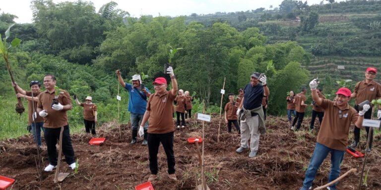 Hutan Reborn Tandai Ulang Tahun ke-6 Rayz Hotel UMM