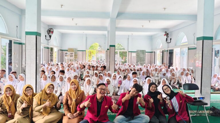 Mahasiswa Back to School Prodi Sosiologi UMM Hadir di SMAN 1 Kutorejo
