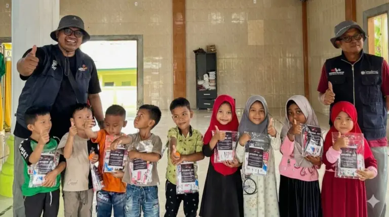 Normalisasi Pendidikan Aceh Tamiang: Prioritas Utama Tim UMM Berbagi untuk Negeri