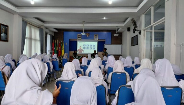 Siswa MPLB-AKL SMK Mugas Dapat Pembekalan Prodi Manajemen FEB UMM