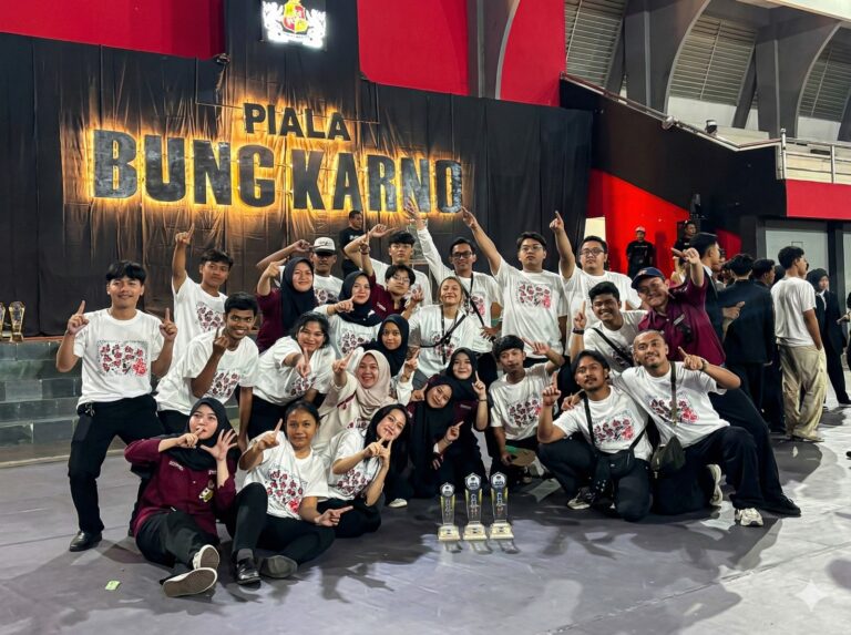 Tampil Memukau, Marching Band UMM Borong Juara di Piala Bung Karno 2025