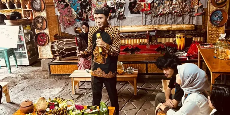 Belajar Ritus Kehidupan Jawa, KKN Tematik UMM Dalami Tradisi Selametan dan Mocopat di Kampung Budaya Polowijen