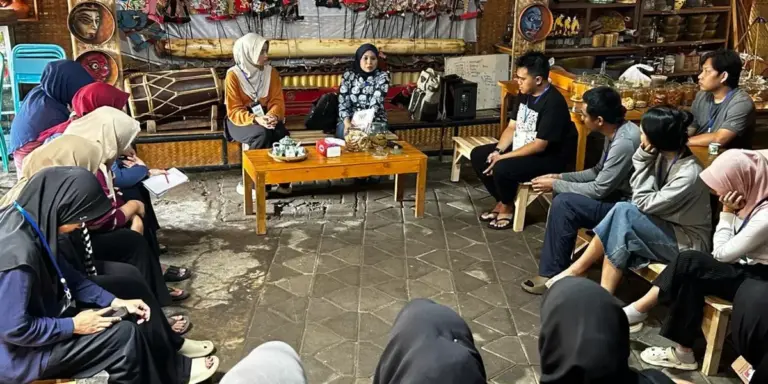 Dari Pawon ke Buku Sejarah: Kampung Budaya Polowijen dan KKN Tematik UMM Merawat Tradisi di Era Digital