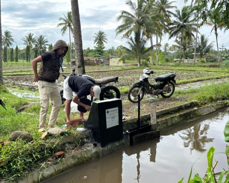 Krisis Air Ancam Petani, Mahasiswa KKN UMM Bangun Sistem Irigasi Kolaboratif di Desa Jambangan