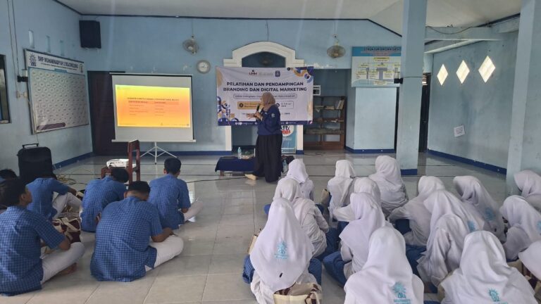 Perkuat Branding Sekolah, Komunikasi UMM Latih Siswa SMAM 1 Bojonegoro Jadi Content Creator