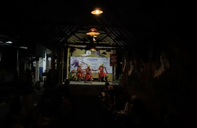 Sahur On The Road UMM Hidupkan Tari Topeng Malangan di Polowijen