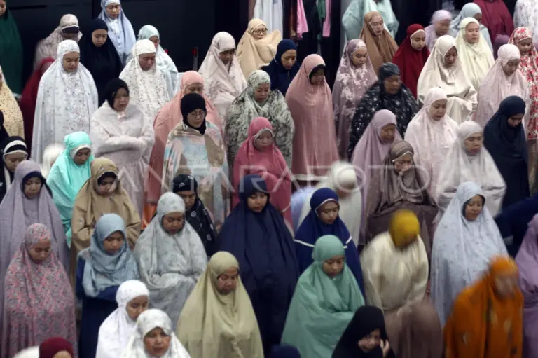 Shalat tarawih pertama warga Muhammadiyah di Malang