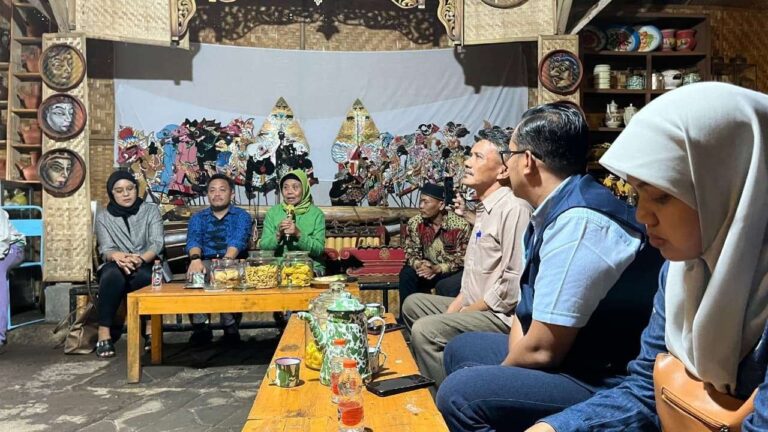 Tokoh Nasional Lingkungan Kunjungi Kampung Budaya Polowijen