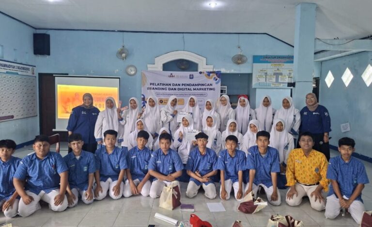 UMM Latih Siswa SMAM 1 Bojonegoro Jadi Content Creator