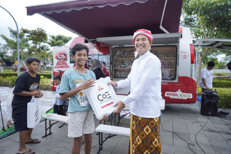 KH Ahmad Dahlan “Hadir” di Taman Merjosari, NgabubuRead UMM Bikin Suasana Jadi Edukatif
