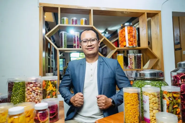 Dulu Keliling Fakultas Jualan Lumpia, Kini Alumnus UMM Ini Ekspor 12.000 Keripik ke Singapura