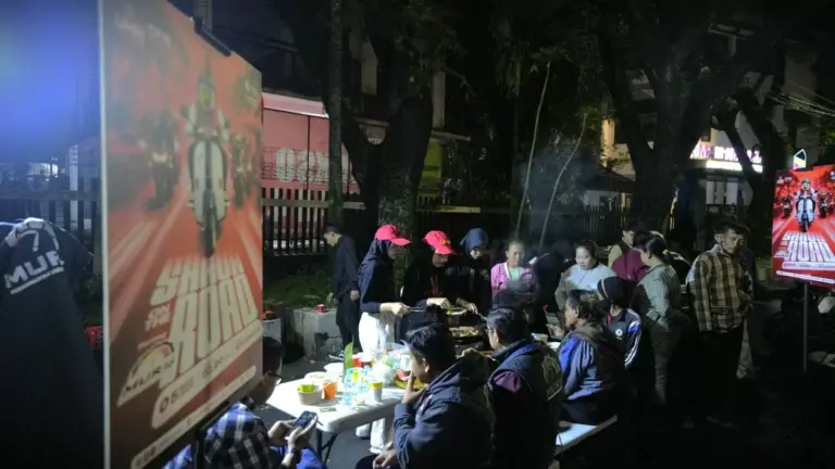 Lewat Sahur on the Road, UMM Ajak Tunawisma Nikmati Sahur Barbeque di Pinggir Jalan