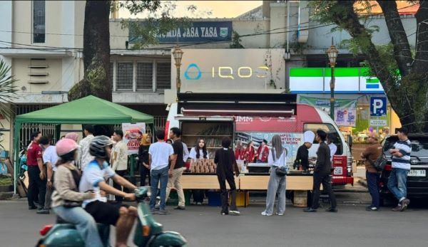 UMM Padukan Literasi, Batik Ecoprint, hingga Live Cooking dalam Ngabuburit Seru di Kayutangan