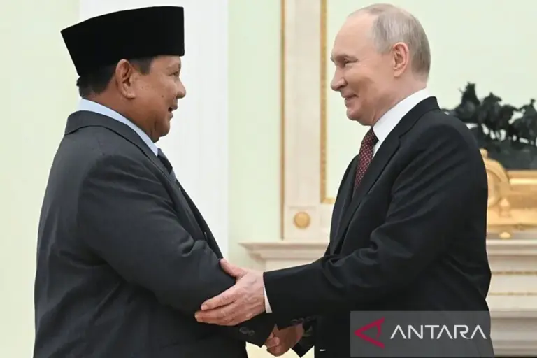 Diplomasi Indonesia “mendayung di antara banyak karang”