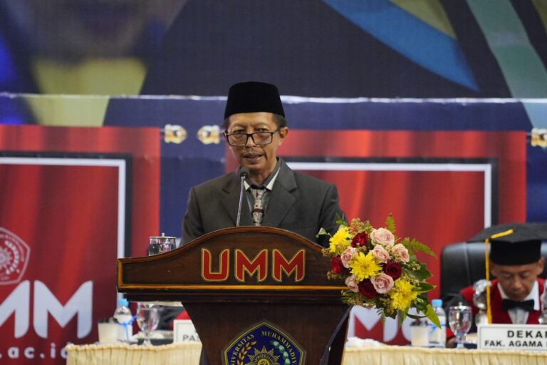 Dulu Pedagang, Kini Jabat Sekda: Alumni Teknik Sipil UMM Menginspirasi Wisudawan