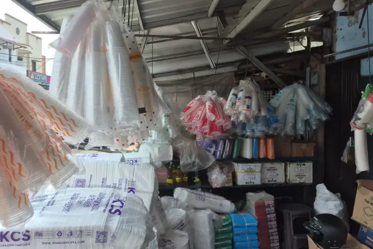 Harga Plastik Melonjak, UMKM Kuliner Tertekan Gejolak Global