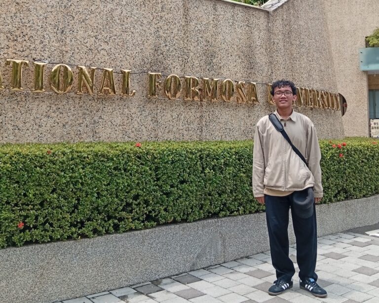 Kisah Adrian, Mahasiswa UMM Lolos Magang Internasional, Bikin Inovasi AI Hingga Dilirik Industri Global