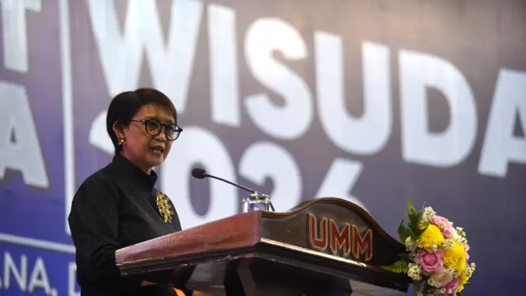 Retno Marsudi Hadir di Wisuda UMM, Sebut Inovasi Air Kampus Putih Berdampak Besar bagi Dunia