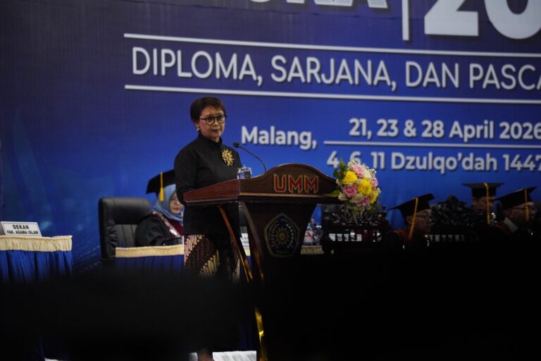 Retno Marsudi di Wisuda UMM, Sebut Inovasi Air Kampus Putih Berdampak Besar bagi Dunia