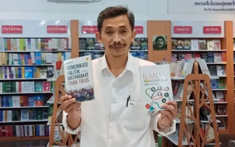 Berawal dari Membukukan Skripsi, Dosen Komunikasi UMM Nurudin Konsisten Menulis dan Terbitkan 24 Buku