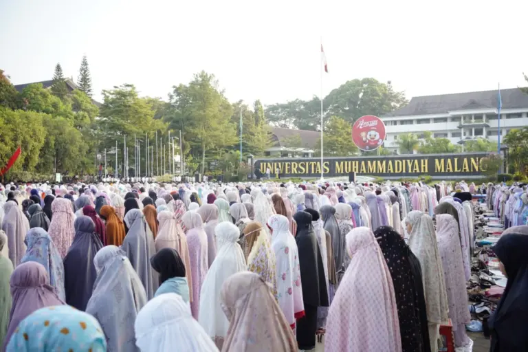 Iduladha UMM Jadi Seruan Menjaga Bumi, Ribuan Jamaah Penuhi Helipad Kampus Putih