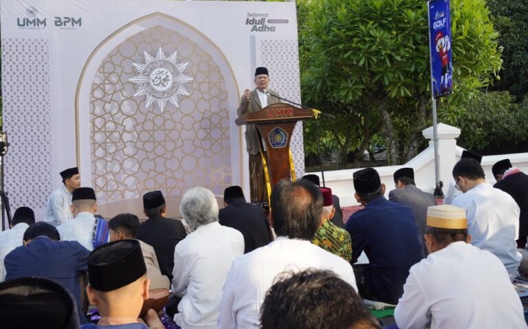 Khotbah Idul Adha di UMM, Prof Achmad Jainuri Sentil Gaya Hidup Konsumtif Masyarakat Modern
