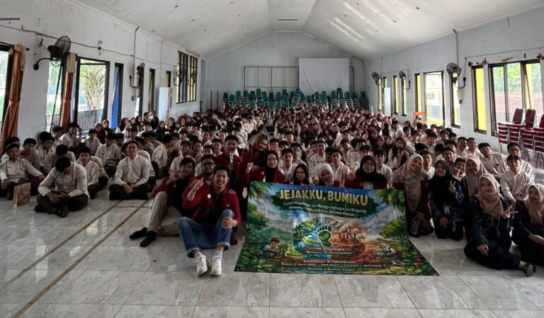 UMM dan SMAN 1 Pandaan Edukasi Pelajar Kurangi Jejak Ekologis Lewat Program “Jejakku, Bumiku”