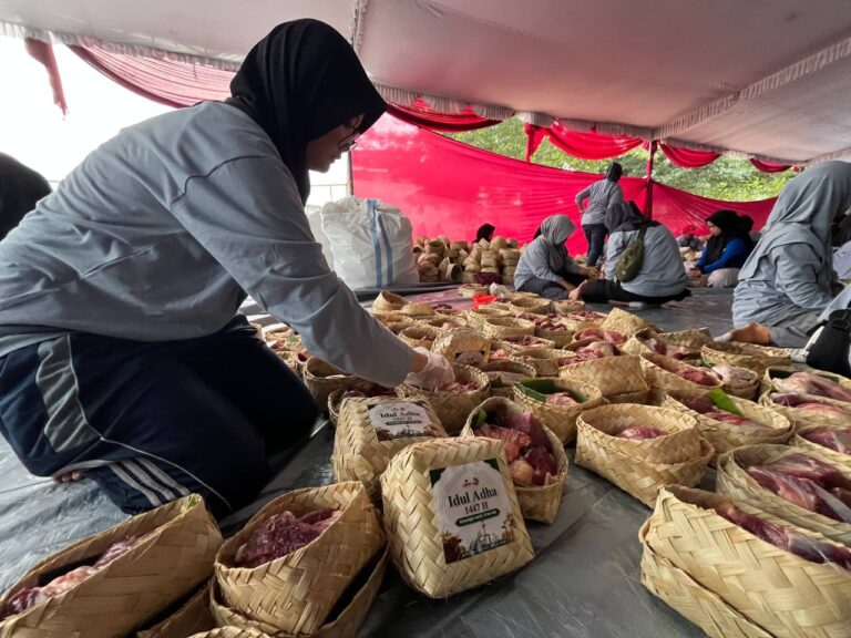 UMM Terapkan Kurban Ramah Lingkungan, Ribuan Paket Daging Dibagikan Tanpa Kresek