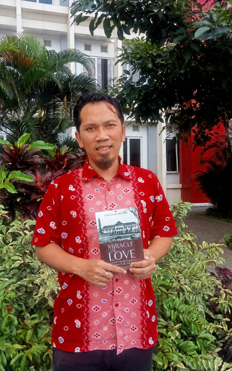 Tak Hanya Dosen dan Mahasiswa, Tendik UMM Buktikan Diri Tembus 10 Besar Lomba Puisi Nasional