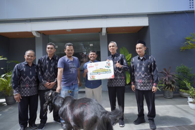 UMM Salurkan Puluhan Hewan Kurban dari Malang Raya Hingga Sumbawa