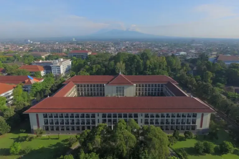 20 Universitas Paling Berprestasi di Indonesia Versi SIMT 2026