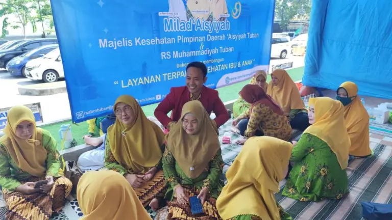 Mahasiswa Fisioterapi UMM Berpartisipasi dalam Bakti Sosial Milad Aisyiyah bersama RS Muhammadiyah Tuban