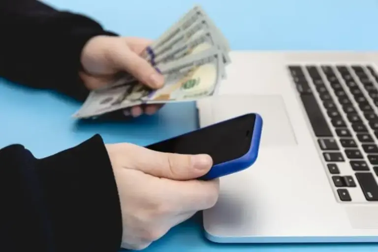 Waspada Pinjol! Pakar Ekonomi Ingatkan Pentingnya Literasi Finansial