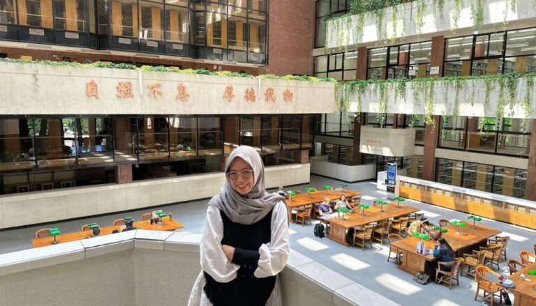 Succes Story Widya, Alumni Ekonomi Pembangunan UMM Cemerlang Karir Kementerian PPN Bappenas, Sekarang Tempuh Master Public Administration Tsinghua University China