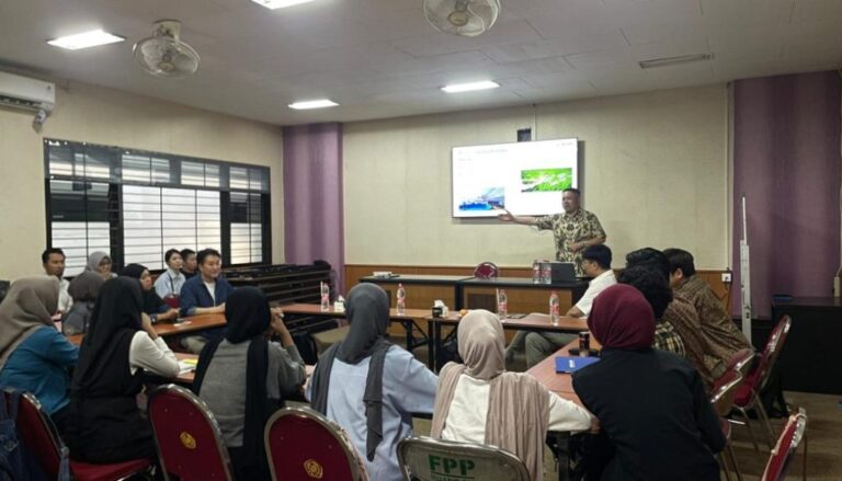 Dua ProfesorShimonoseki City University Jepang, Diskusi-Interview Mahasiswa Teknologi dan Manajemen Perikanan UMM