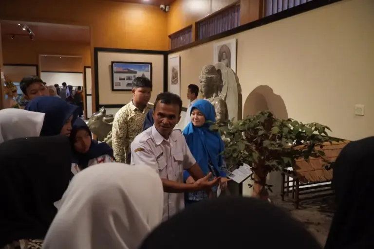 KERSANI: Mahasiswa UMM Hadirkan Pengalaman Belajar Sejarah Interaktif di Museum Singhasari