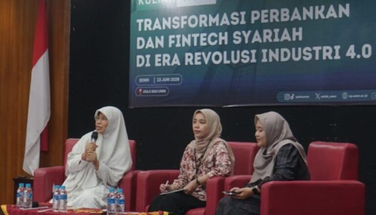 Hadirkan Guru Besar Ekonomi-Asisten Direktur OJK Malang, Prodi EP UMM Bahas Transformasi Perbankan dan Fintech Syariah di Era Revolusi Industri 4.0