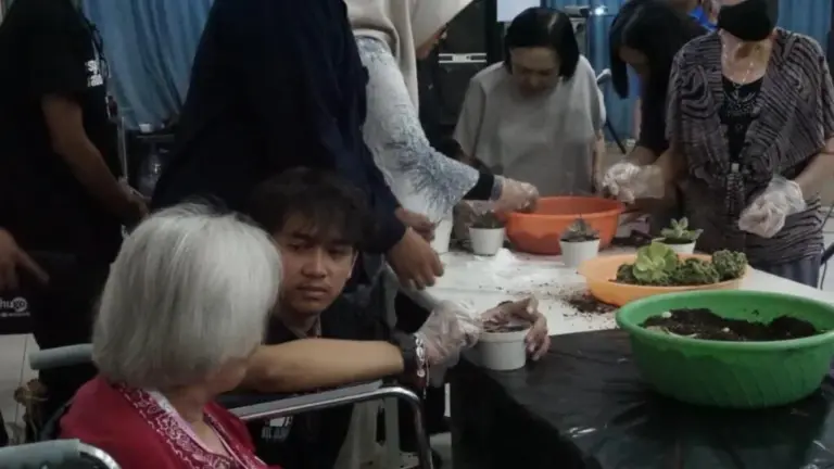 Mahasiswa UMM Ajak Masyarakat Peduli Lansia Melalui Cinema of Care